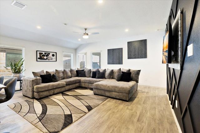 9714 Wall Street, Texas City, TX 77591