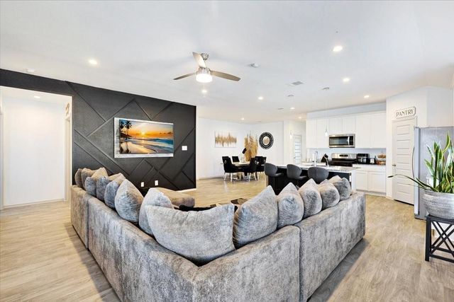 9714 Wall Street, Texas City, TX 77591