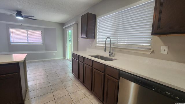 8206 Talkenhorn, Converse, TX 78109