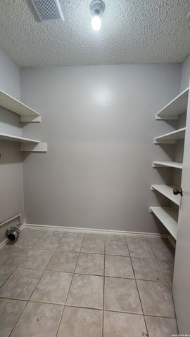 8206 Talkenhorn, Converse, TX 78109