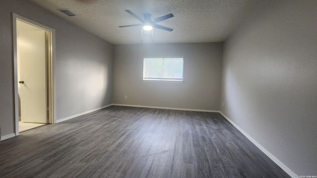 8206 Talkenhorn, Converse, TX 78109