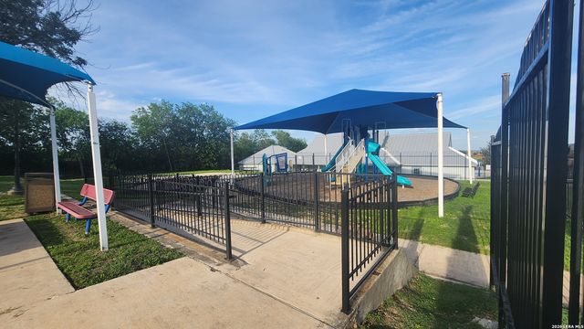 8206 Talkenhorn, Converse, TX 78109