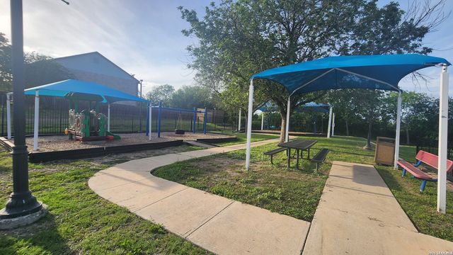 8206 Talkenhorn, Converse, TX 78109