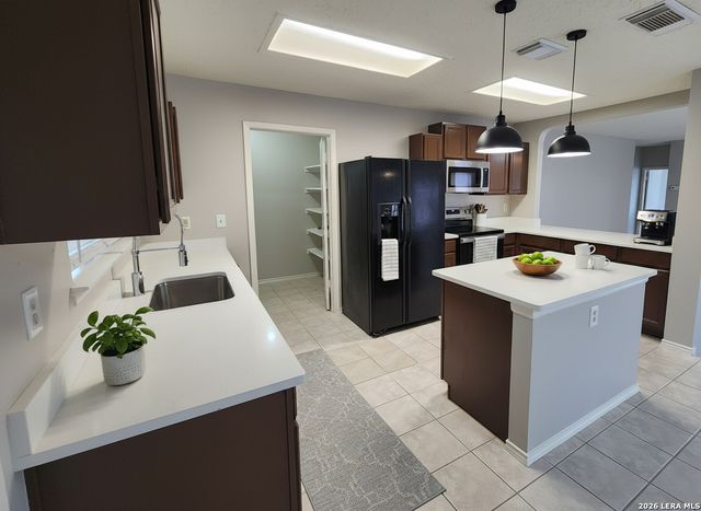 8206 Talkenhorn, Converse, TX 78109