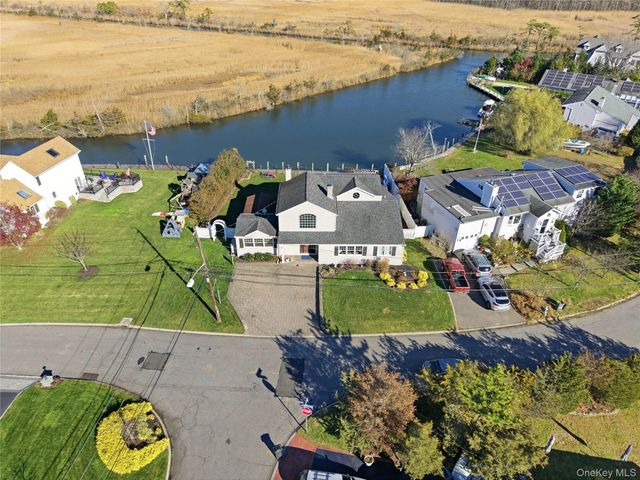 625 Edgewater Road, Oakdale, NY 11769