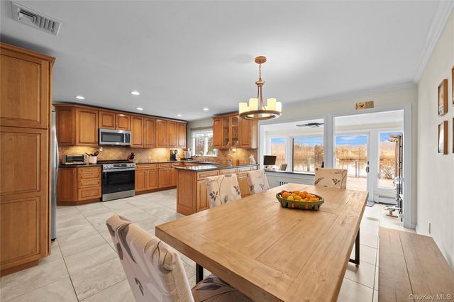 625 Edgewater Road, Oakdale, NY 11769