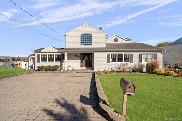 625 Edgewater Road, Oakdale, NY 11769