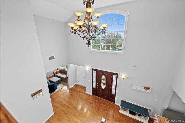 625 Edgewater Road, Oakdale, NY 11769