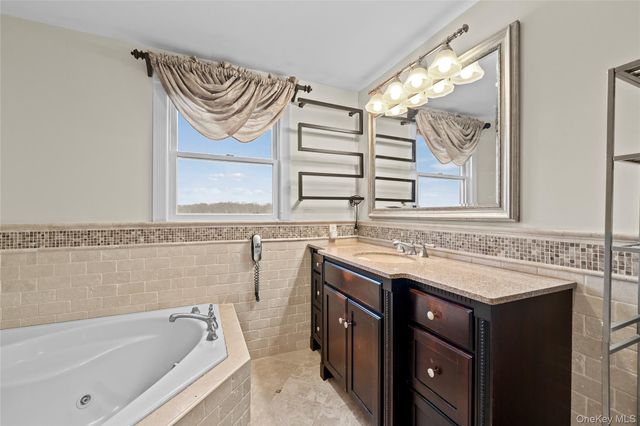 625 Edgewater Road, Oakdale, NY 11769