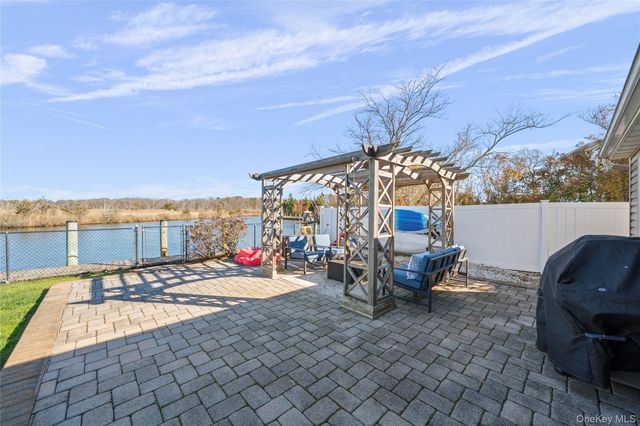 625 Edgewater Road, Oakdale, NY 11769