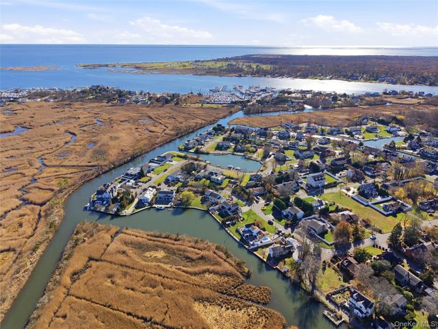 625 Edgewater Road, Oakdale, NY 11769