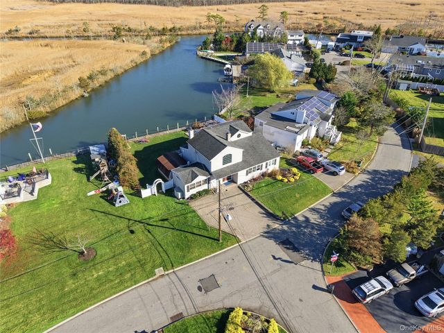 625 Edgewater Road, Oakdale, NY 11769