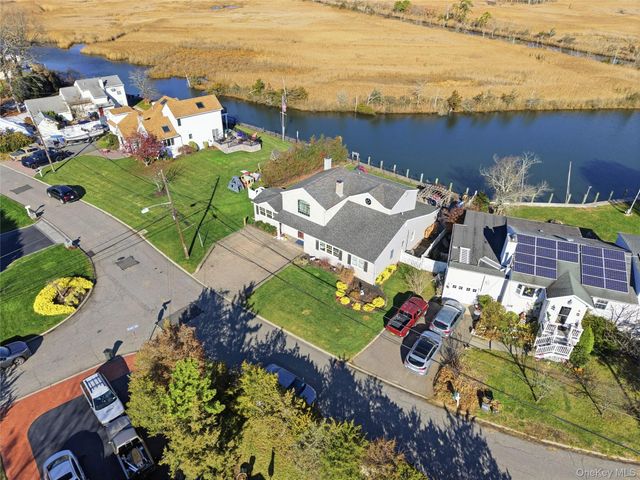 625 Edgewater Road, Oakdale, NY 11769