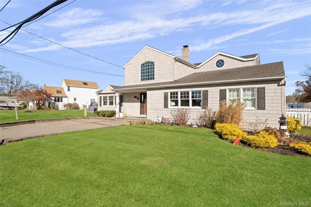 625 Edgewater Road, Oakdale, NY 11769