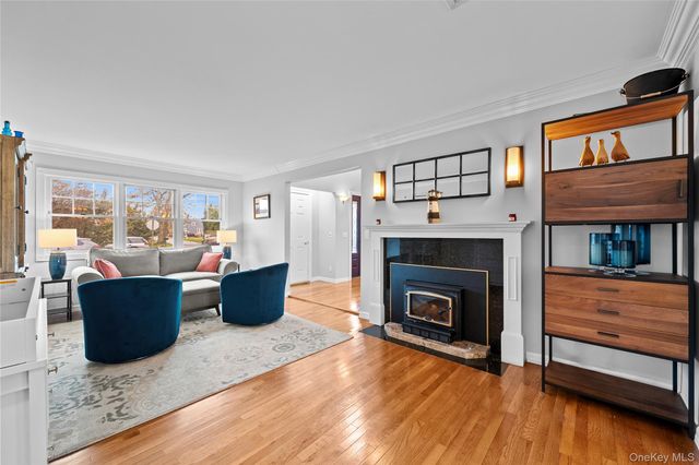 625 Edgewater Road, Oakdale, NY 11769