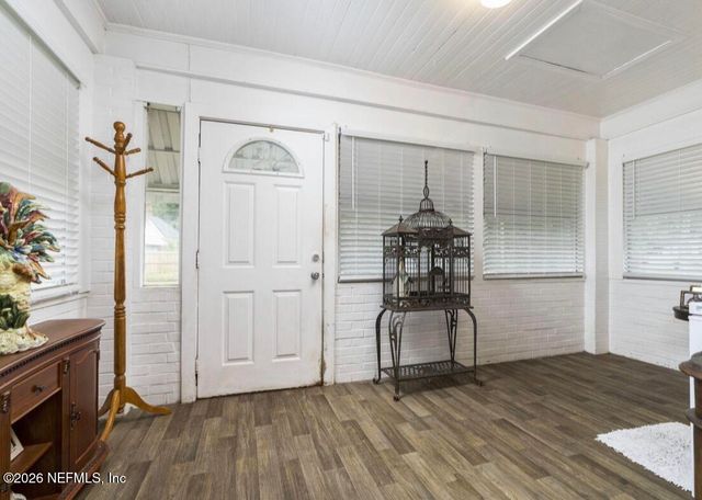 325 CHESTNUT Drive, Jacksonville, FL 32208