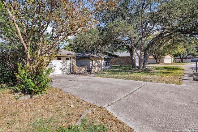 10243 Grand Meadow, San Antonio, TX 78239