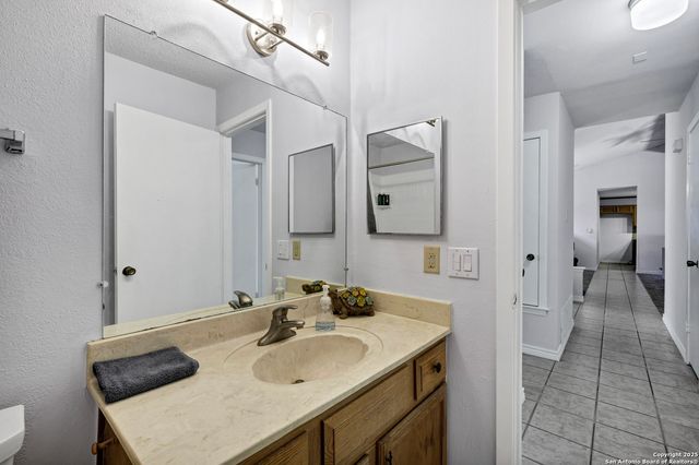 10243 Grand Meadow, San Antonio, TX 78239