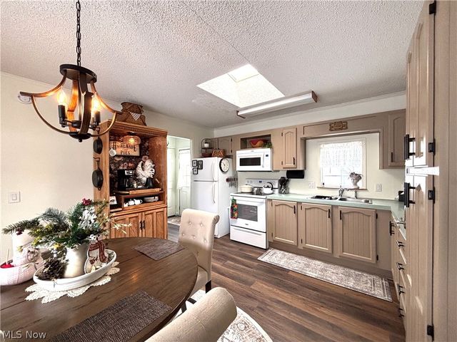 1229 Columbiana Lisbon Road 76, Columbiana, OH 44408