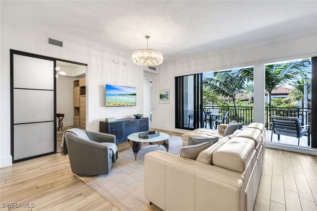 1035 3rd AVE S 305, Naples, FL 34102