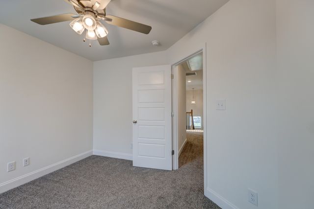 1385 Harmon Ln, Clarksville, TN 37042