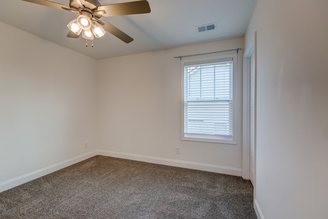 1385 Harmon Ln, Clarksville, TN 37042