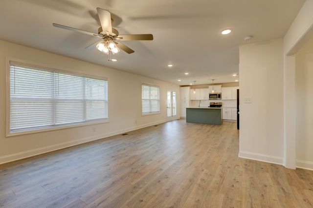 1385 Harmon Ln, Clarksville, TN 37042