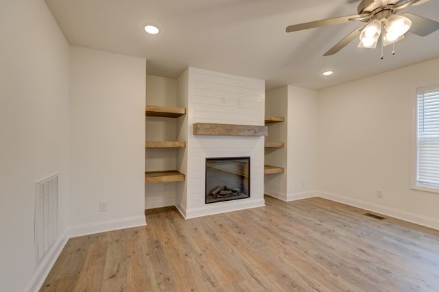 1385 Harmon Ln, Clarksville, TN 37042