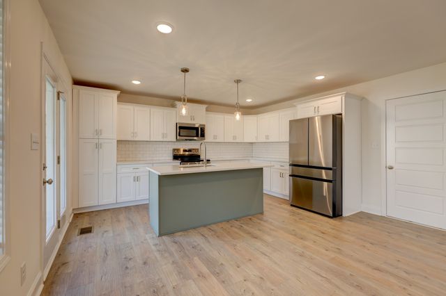 1385 Harmon Ln, Clarksville, TN 37042