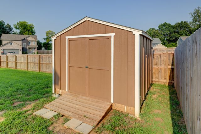1385 Harmon Ln, Clarksville, TN 37042