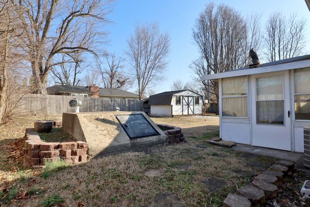 2759 W Buena Vista Street, Springfield, MO 65810