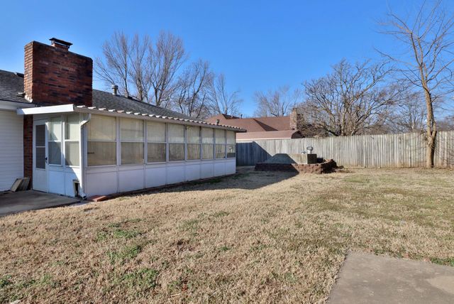 2759 W Buena Vista Street, Springfield, MO 65810