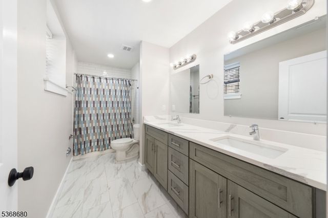 70 19th Ave, Newark City, NJ 07103