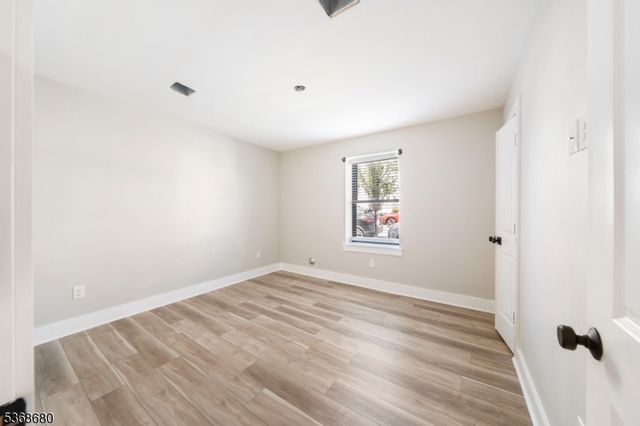 70 19th Ave, Newark City, NJ 07103