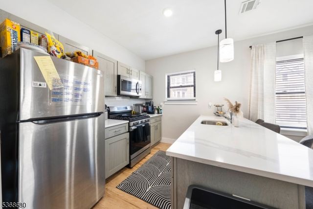 70 19th Ave, Newark City, NJ 07103
