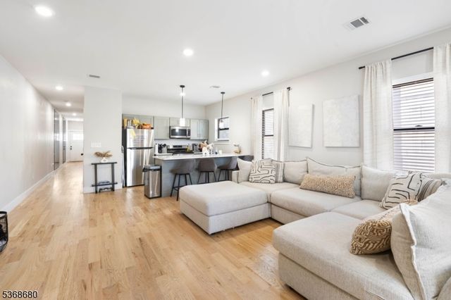 70 19th Ave, Newark City, NJ 07103