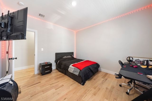 70 19th Ave, Newark City, NJ 07103