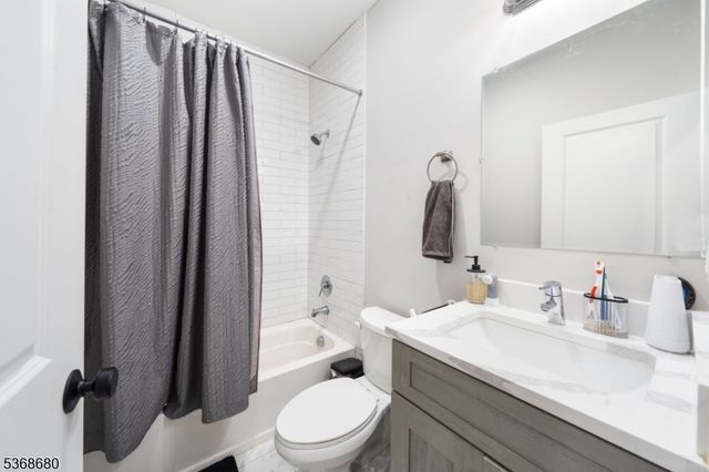 70 19th Ave, Newark City, NJ 07103
