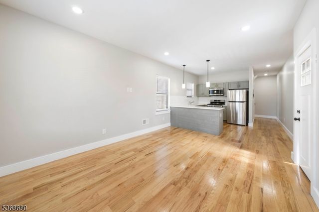 70 19th Ave, Newark City, NJ 07103