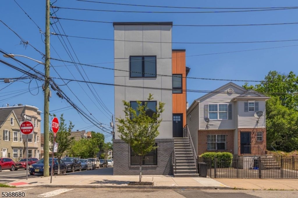 70 19th Ave, Newark City, NJ 07103