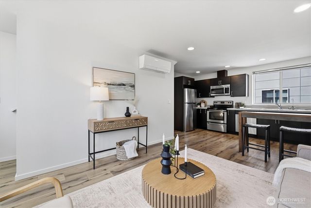 2421 Wickstrom Place SW, Seattle, WA 98116