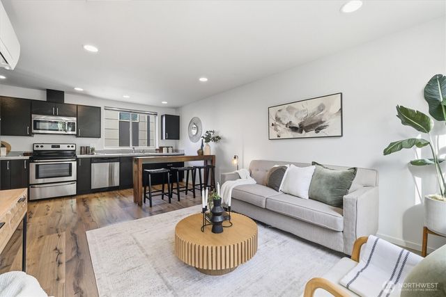2421 Wickstrom Place SW, Seattle, WA 98116