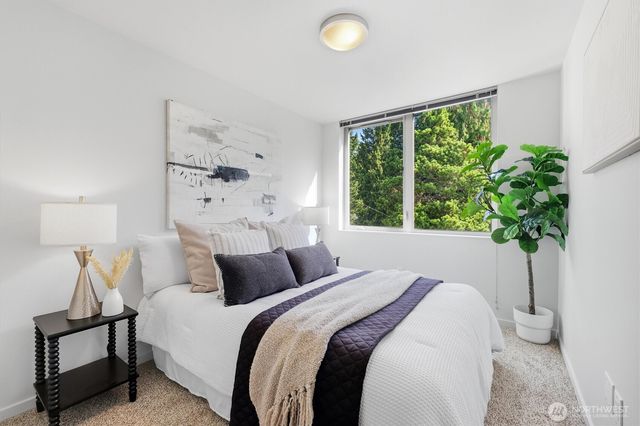2421 Wickstrom Place SW, Seattle, WA 98116