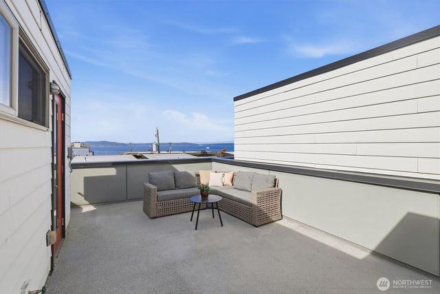2421 Wickstrom Place SW, Seattle, WA 98116