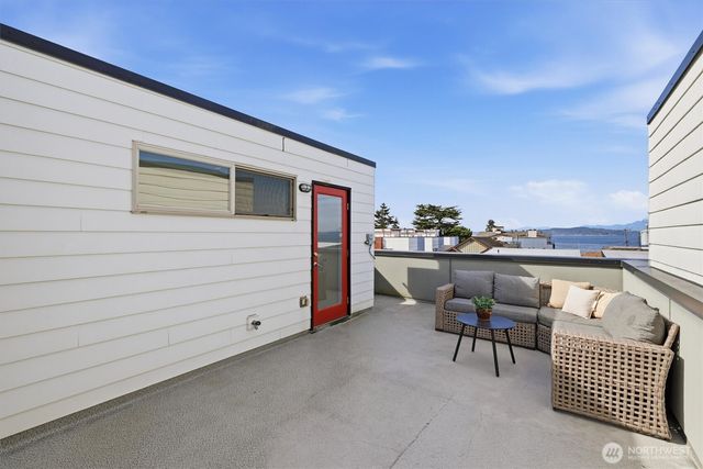 2421 Wickstrom Place SW, Seattle, WA 98116