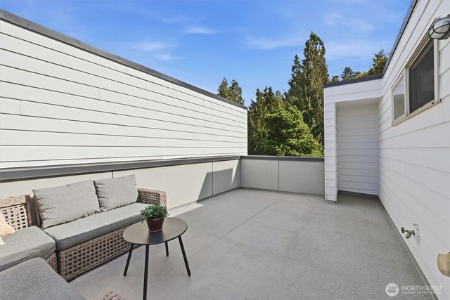 2421 Wickstrom Place SW, Seattle, WA 98116