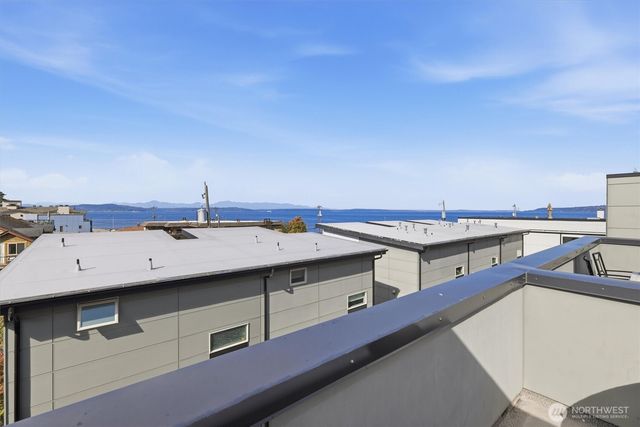 2421 Wickstrom Place SW, Seattle, WA 98116