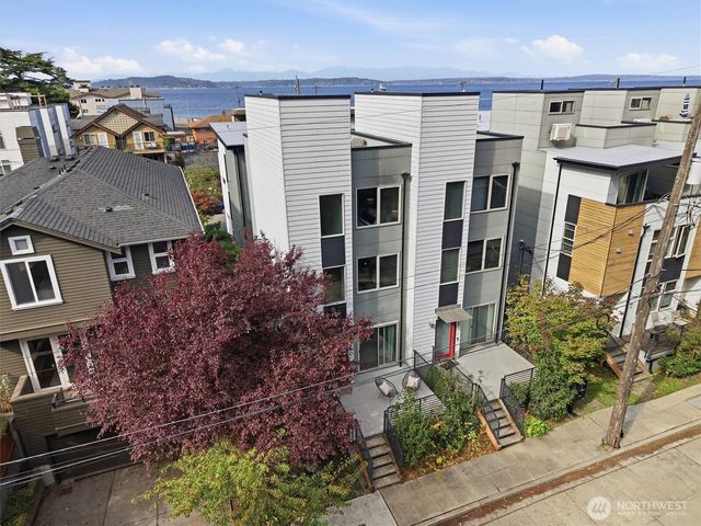 2421 Wickstrom Place SW, Seattle, WA 98116