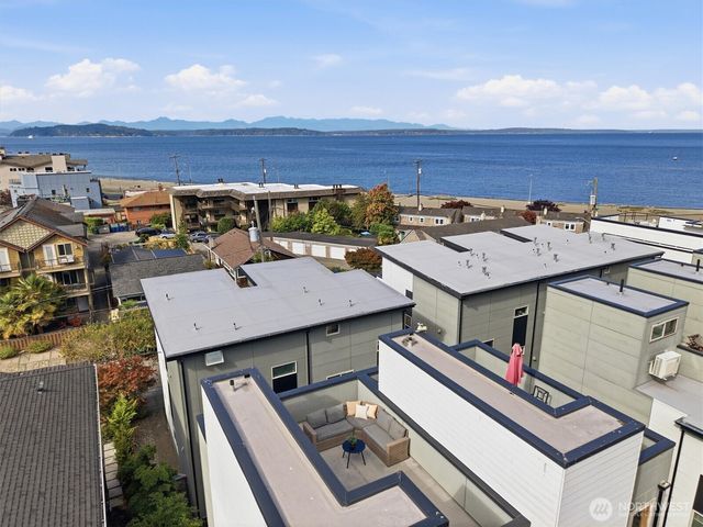 2421 Wickstrom Place SW, Seattle, WA 98116