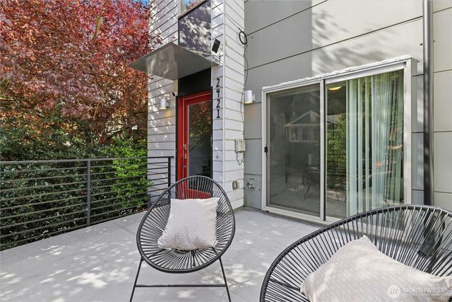 2421 Wickstrom Place SW, Seattle, WA 98116
